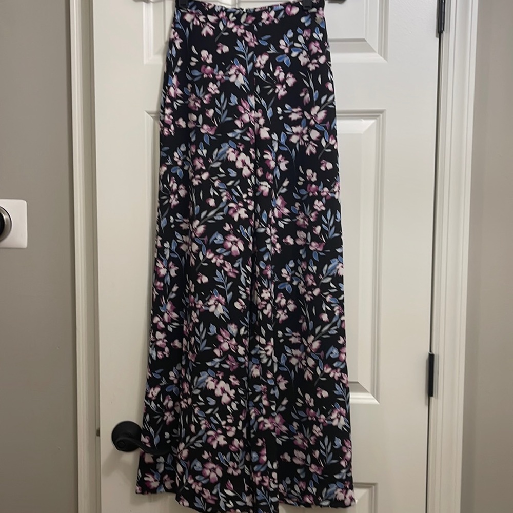 NWT Kendall and Kylie floral pants